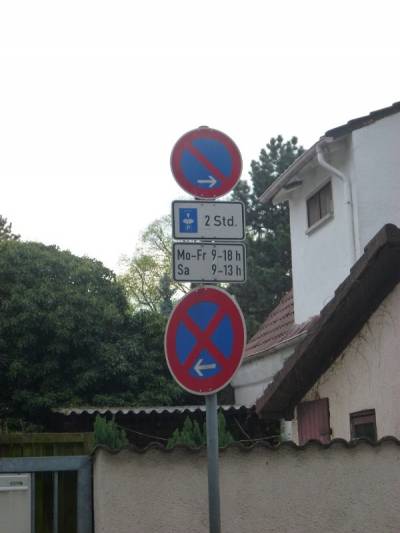 Ein Schelm, wer hier Bses denkt: Das deutlich grere (Zeichen 283) \