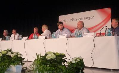 Akustische Probleme ber die Mikrofonanlage erschwerten den Frage- und Antwort-Dialog auf dem ECHO-Podium, v.l.: Andre Richter (Parteilos), Patrick Koch (SPD), Reiner Trabold und Thomas Riedel (beide Redaktion ECHO), Hansgeorg Schiemer (CDU) sowie Uwe Bauer (Parteilos)