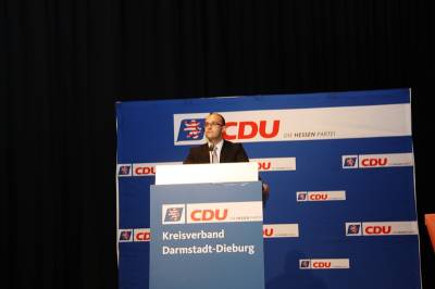 Lutz K�hler begr�ndet als Vorsitzender der Findungskommission den Bewerbervorschlag Dr. Werner Thomas