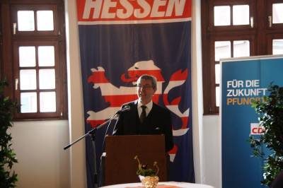 Landratskandidat Dr. Werner Thomas berbrachte ebenfalls seine Neujahrsewnsche und kritisierte die aktuelle Konsenslsung bezglich der ICE-Neubaustrecke Frankfurt - Mannheim.