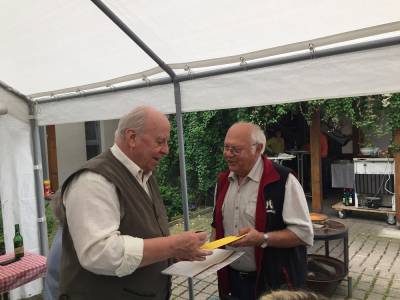 Am lngsten ist Erich Hoffmann Mitglied der CDU. Bereits seit 60 Jahren hlt er die Fahne der CDU hoch.