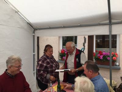 Auch nach 40 Jahren untersttzt sie ihre CDU tatkrftig: Gerlinde Sehlbach